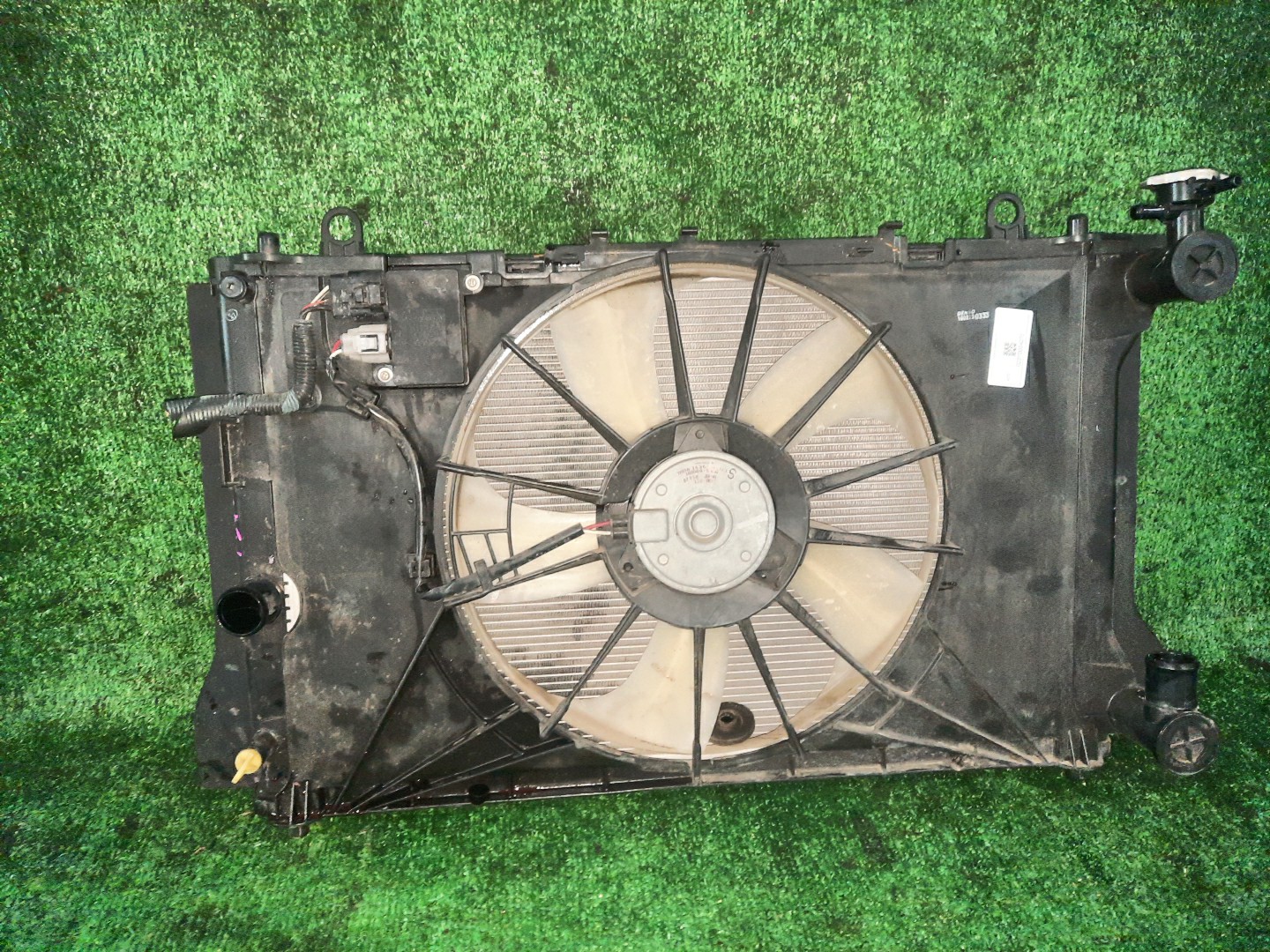 Радиатор основной TOYOTA AXIO, COROLLA FIELDER, COROLLA  AXIO, FIELDER NZE141, NZE144, ZRE142, ZRE144, ZRE144G, ZRE142G, NZE144G, NZE141G 1NZ-FE, 2ZR-FE, 2ZR-FAE 4270 1 ракурс