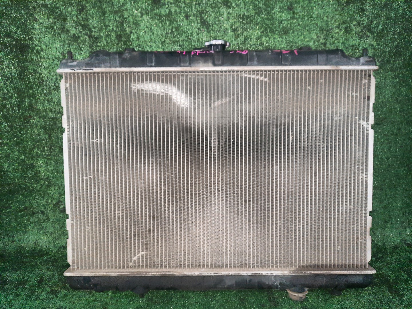Радиатор основной NISSAN SERENA PC24 SR20DE 4273 2 ракурс