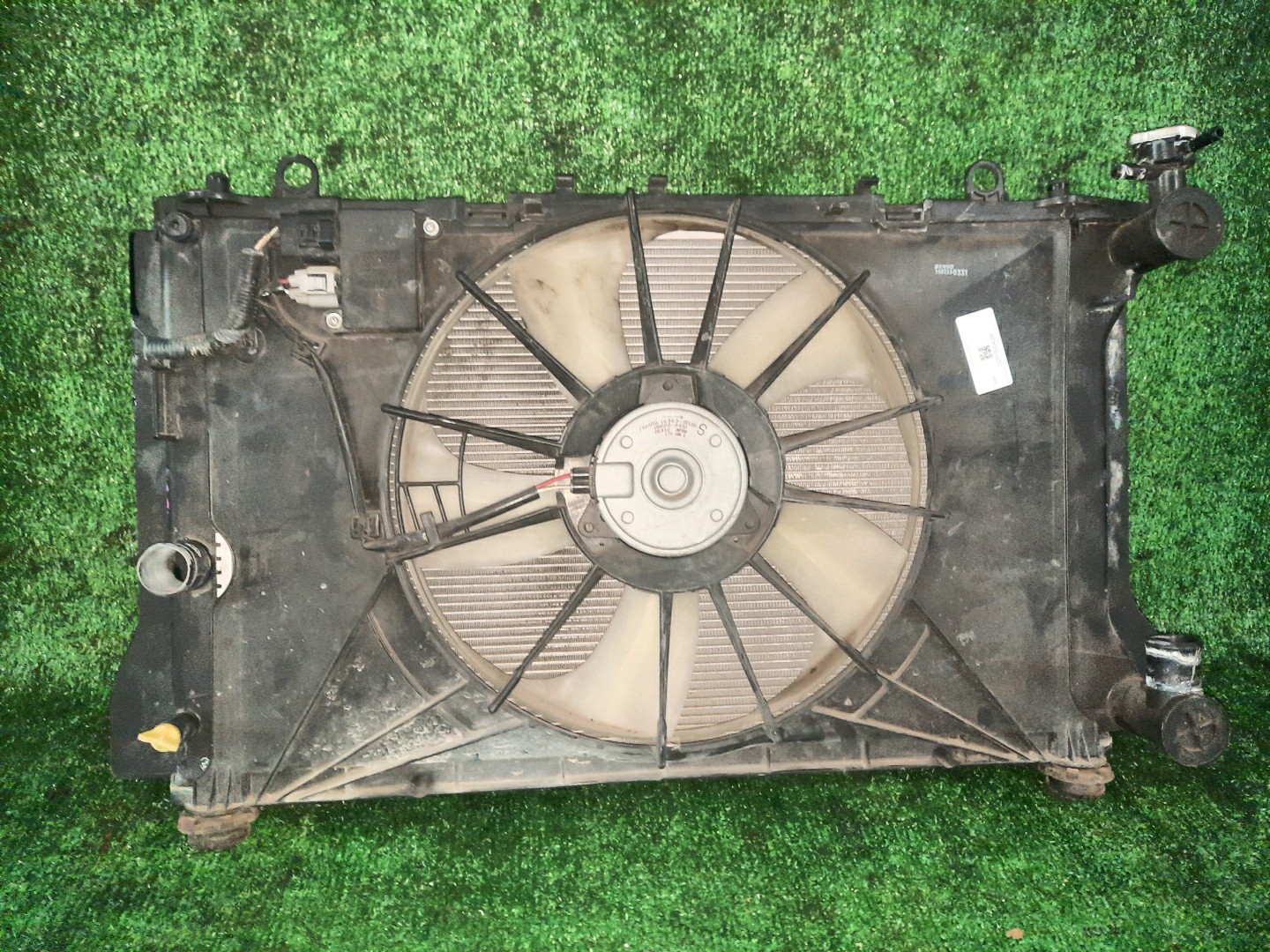 Радиатор основной TOYOTA AXIO, COROLLA FIELDER, COROLLA  AXIO, FIELDER NZE141, NZE144, ZRE142, ZRE144, ZRE144G, ZRE142G, NZE144G, NZE141G 1NZ-FE, 2ZR-FAE, 2ZR-FE 4298 1 ракурс