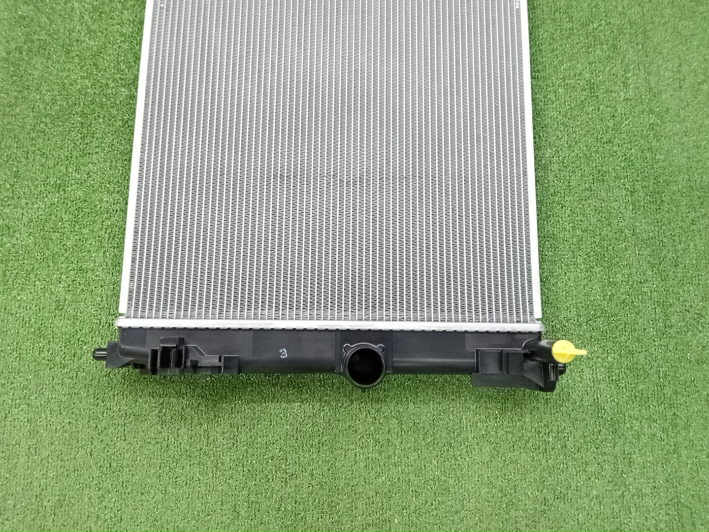 Радиатор основной TOYOTA YARIS KSP210 1KR-FE 16400-40230 2 ракурс