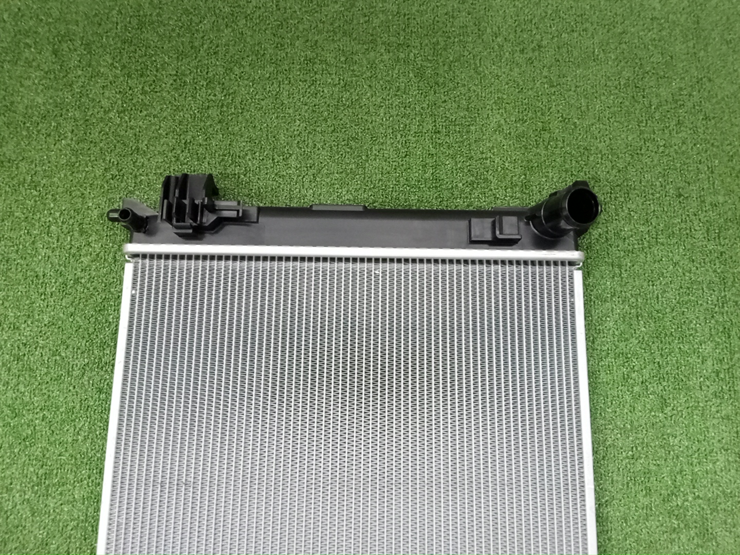 Радиатор основной TOYOTA YARIS KSP210 1KR-FE 16400-40230 3 ракурс
