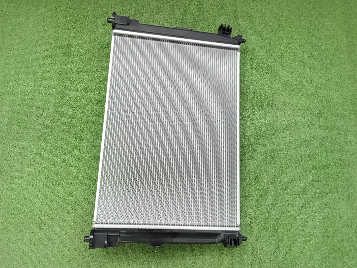 Радиатор основной TOYOTA YARIS KSP210 1KR-FE 16400-40230 4 ракурс