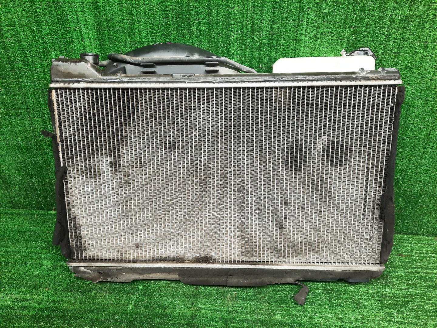 Радиатор основной TOYOTA PROGRES JCG10, JCG11, JCG15 1JZ-GE 4394 2 ракурс