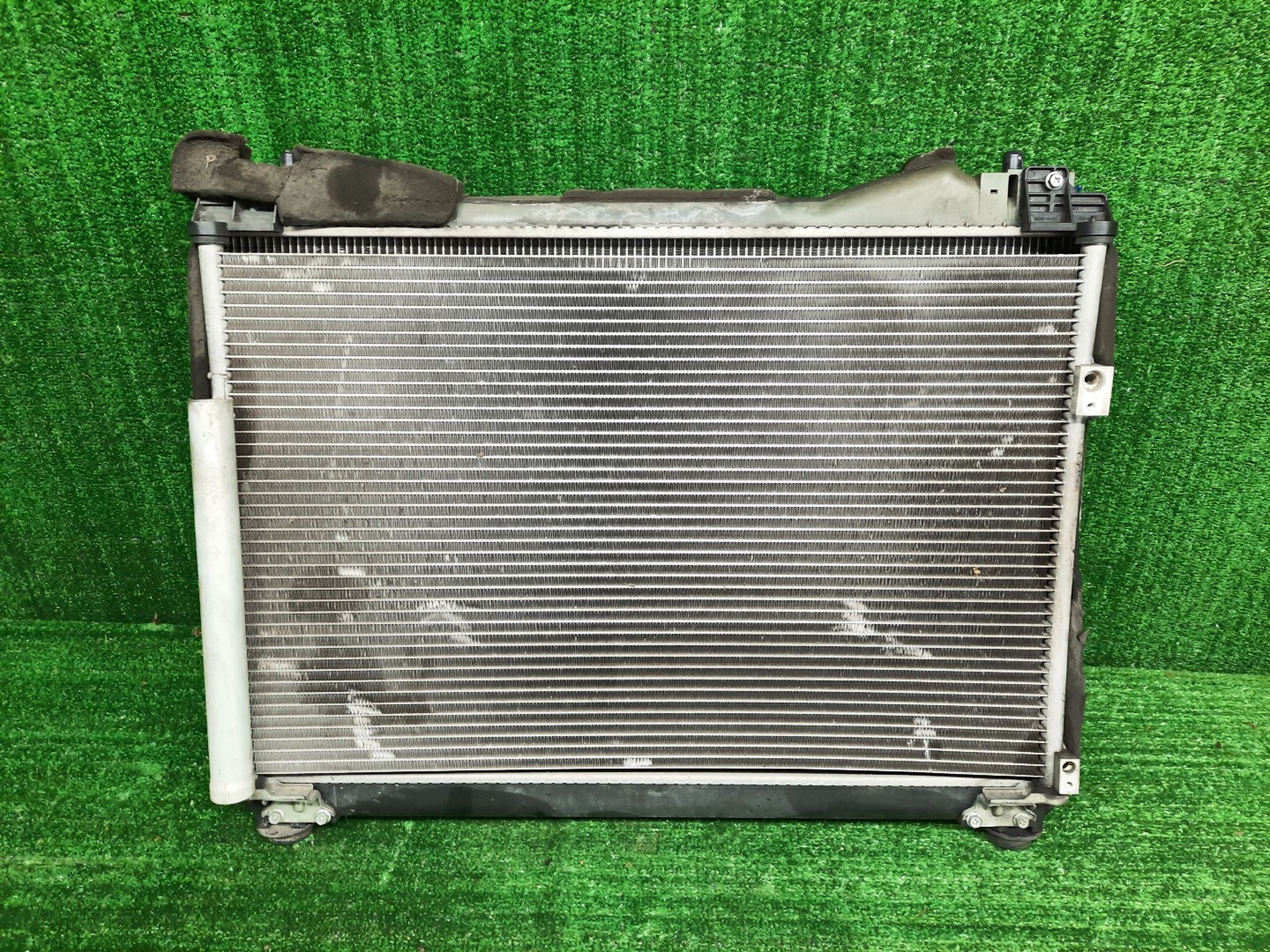 Радиатор основной SUZUKI ESCUDO TDB4W N32A 4397 2 ракурс