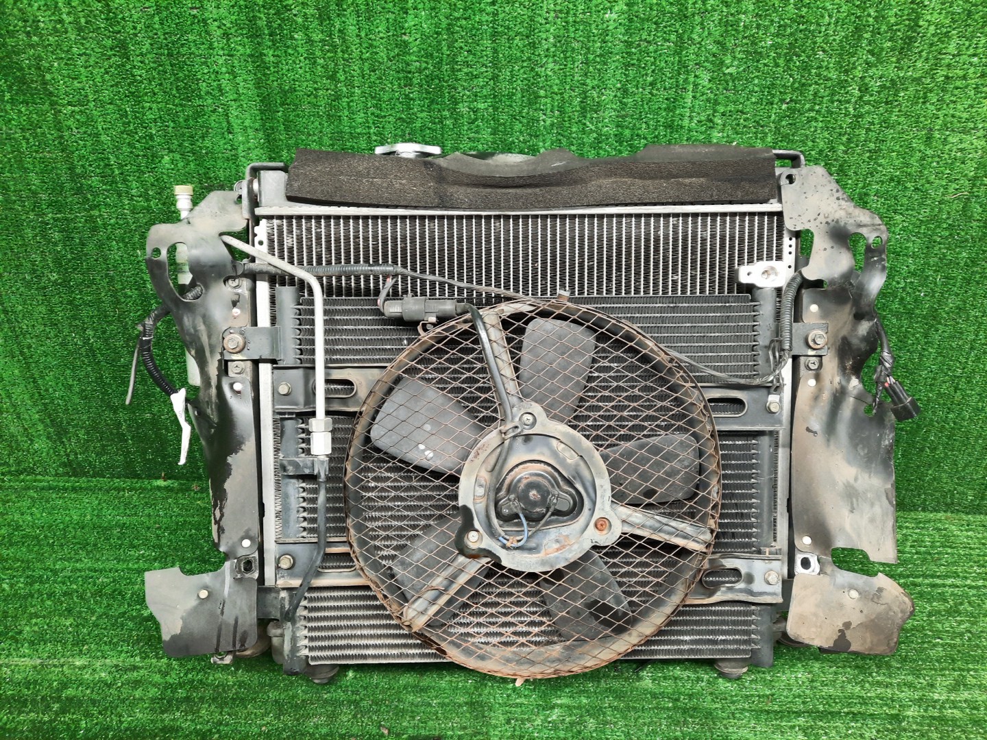 Радиатор основной SUZUKI ESCUDO TD11W H20A 4399 2 ракурс