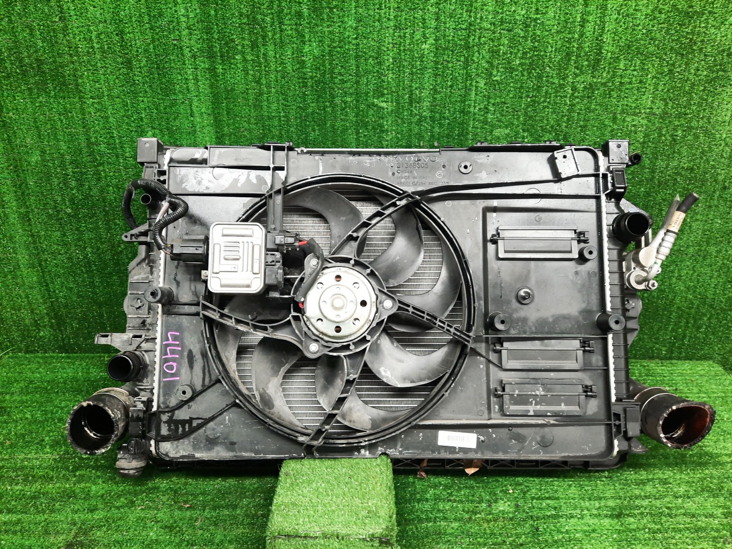Радиатор основной VOLVO V40 MVA8 D4204T14 ,4401 1 ракурс Радиатор основной VOLVO V40 MVA8 D4204T14 ,4401 1 ракурс
