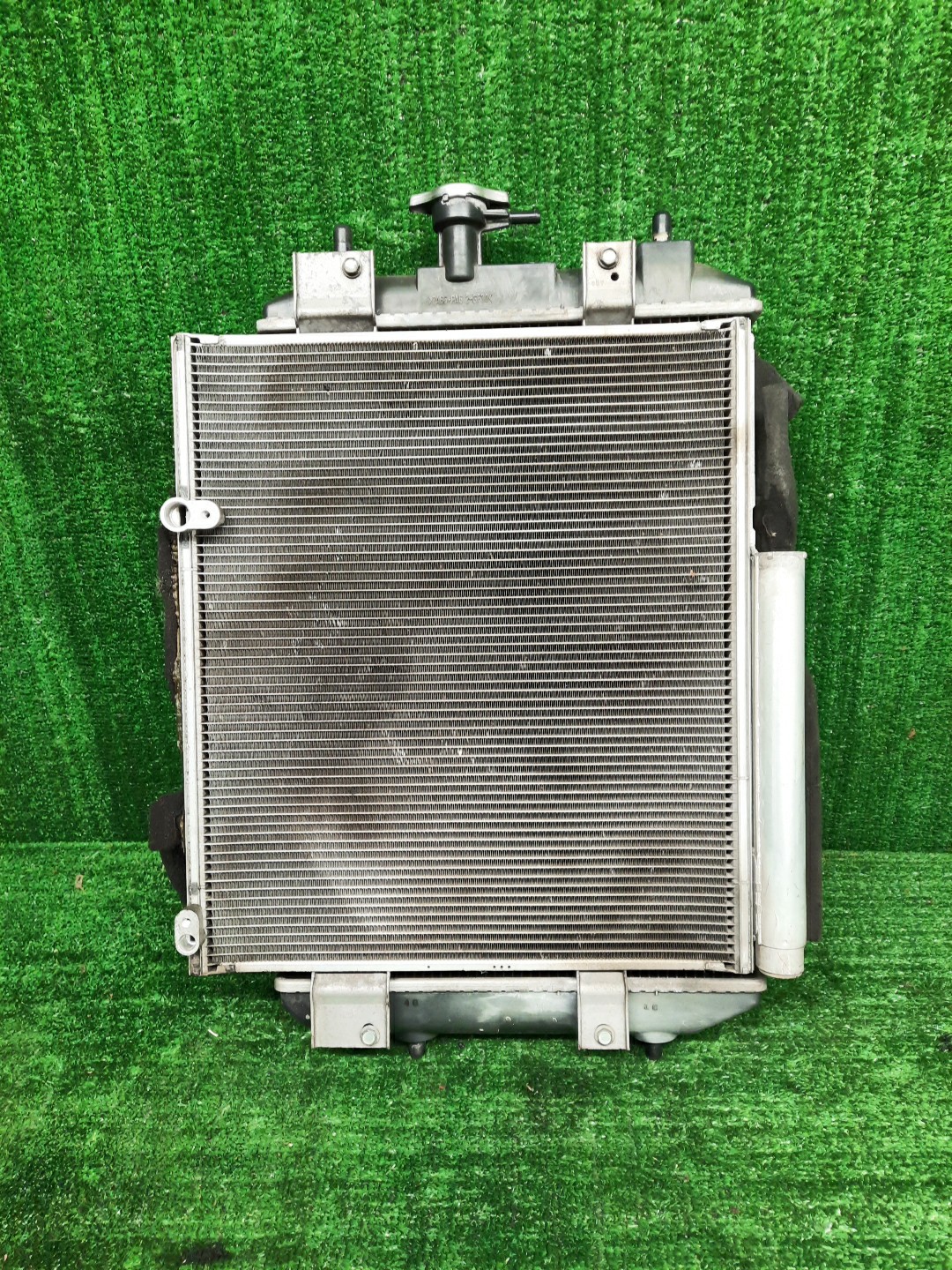 Радиатор основной TOYOTA BB QNC20, QNC21, QNC25 3SZ-VE 4424 2 ракурс