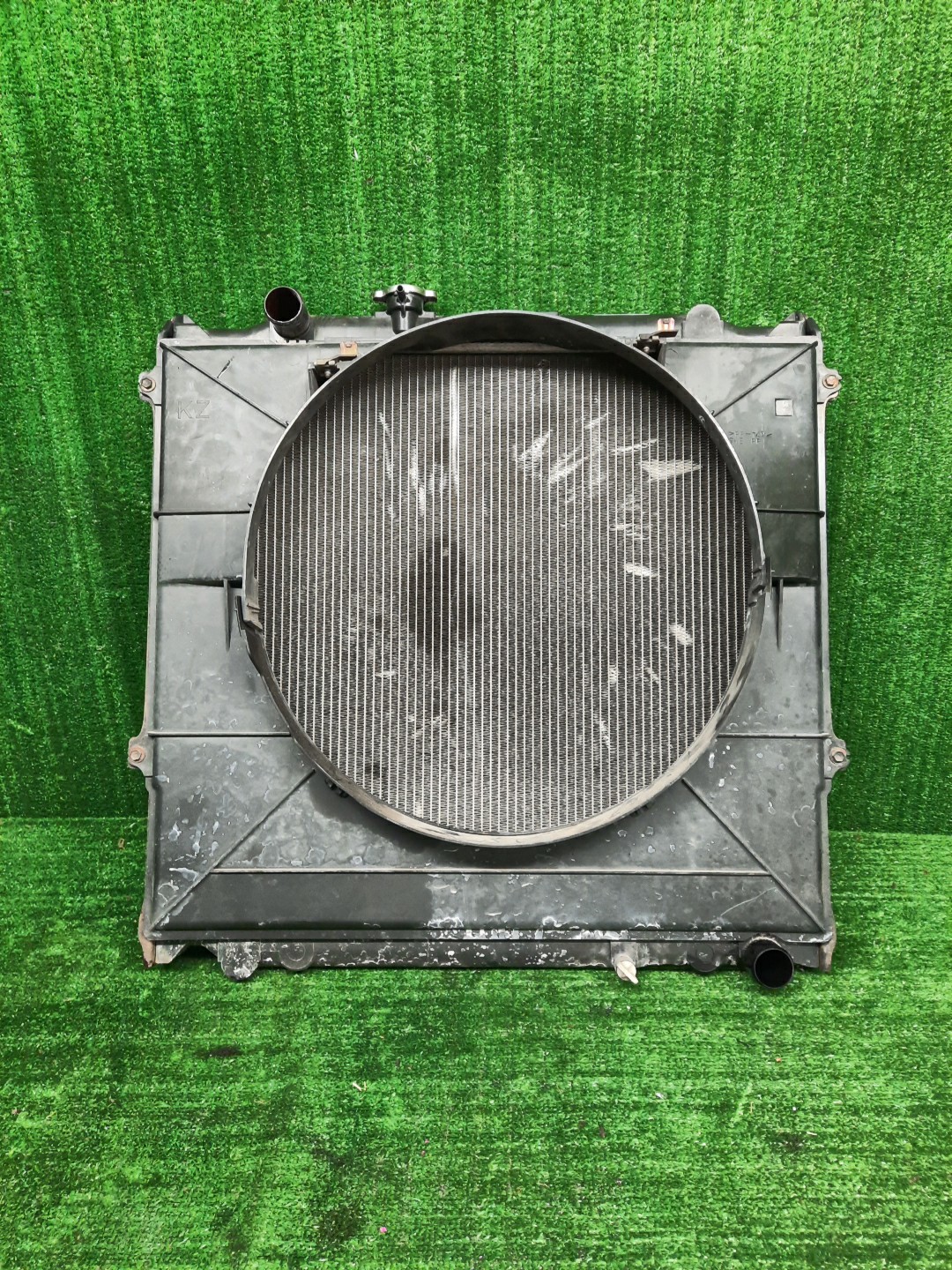 Радиатор основной TOYOTA LAND CRUISER PRADO KDJ90W 1KD-FTV 4427 1 ракурс Радиатор основной TOYOTA LAND CRUISER PRADO KDJ90W 1KD-FTV 4427 1 ракурс