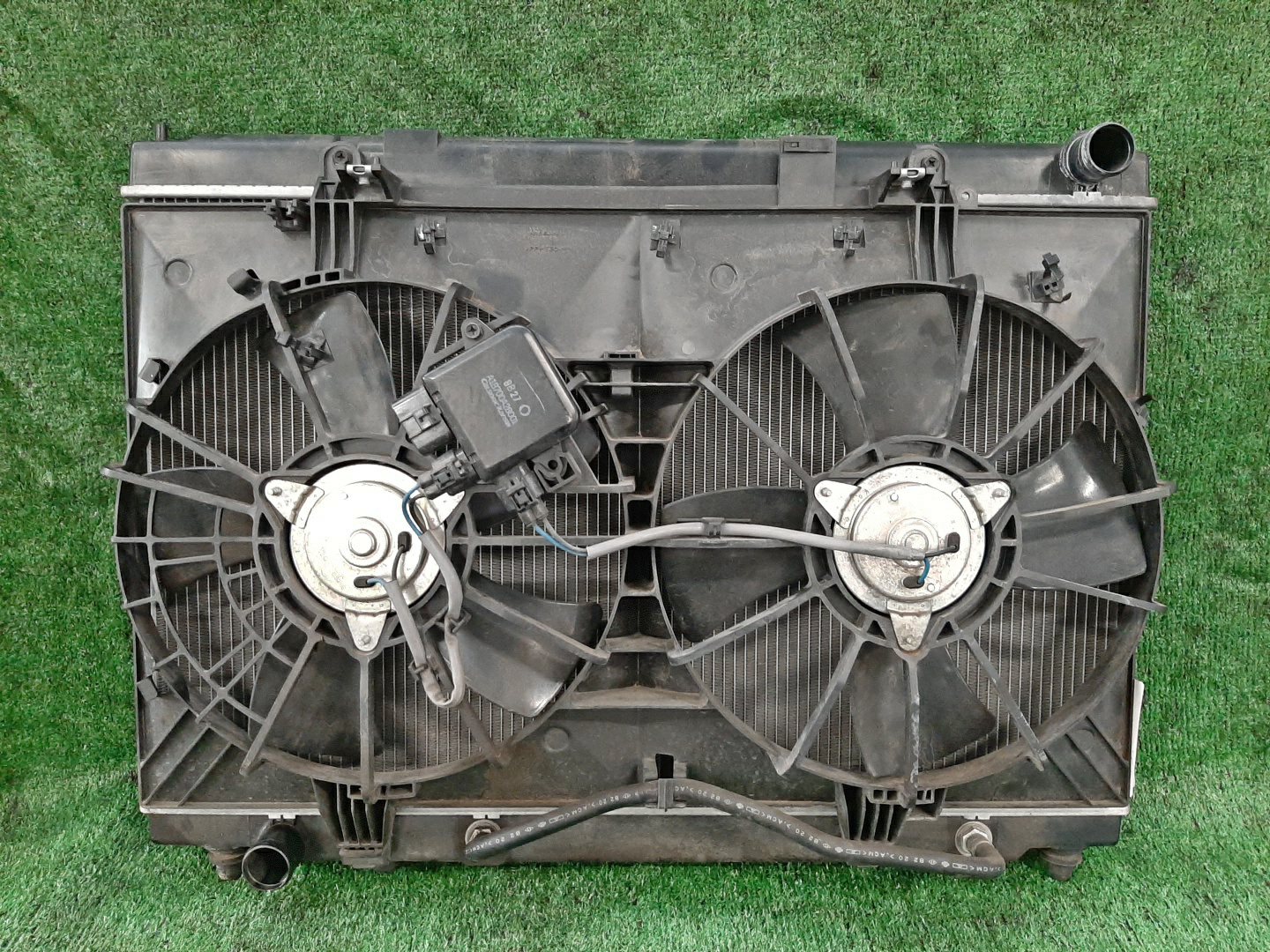 Радиатор основной NISSAN FUGA PY50 VQ35DE 4433 2 ракурс