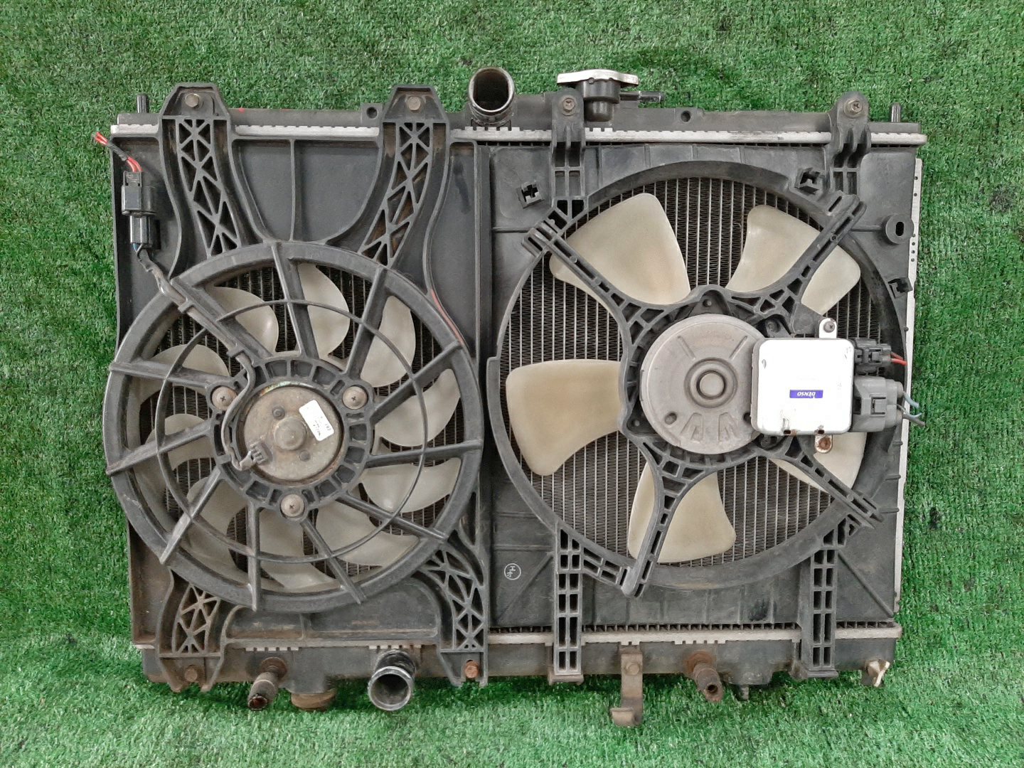 Радиатор основной MITSUBISHI PAJERO IO H76W, H66W, H67W, H77W 4G93 4441 2 ракурс
