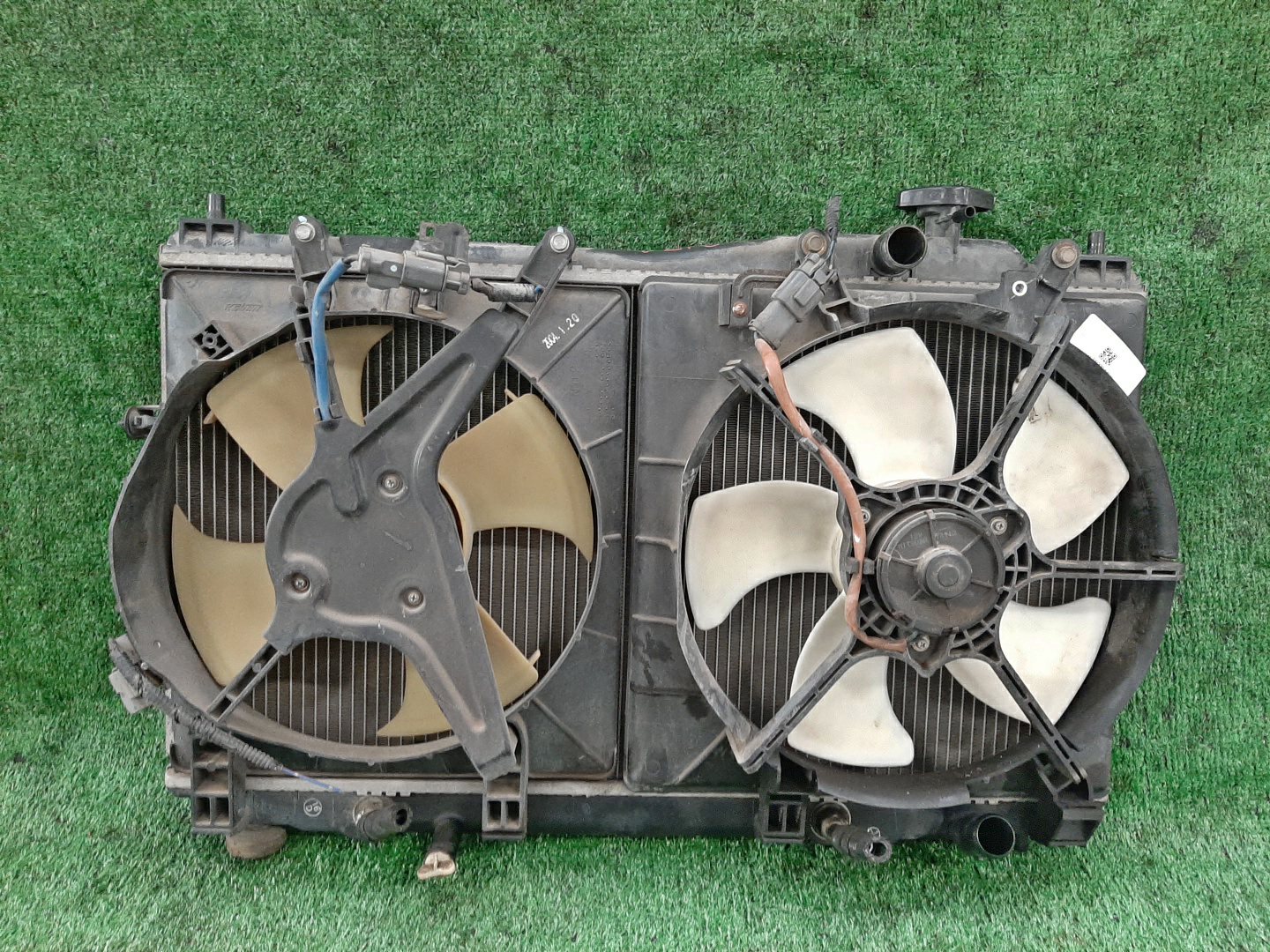 Радиатор основной HONDA CIVIC FERIO ES3 D17A 4458 1 ракурс