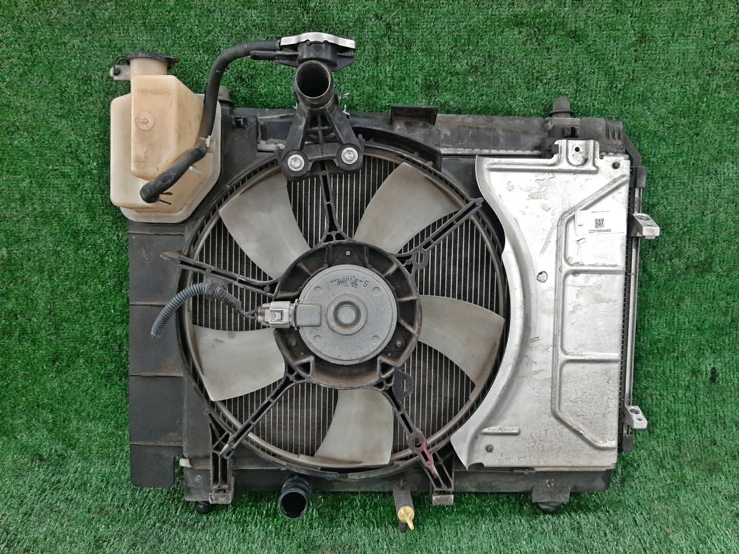 Радиатор основной TOYOTA VITZ KSP130 1KR-FE 4483 1 ракурс