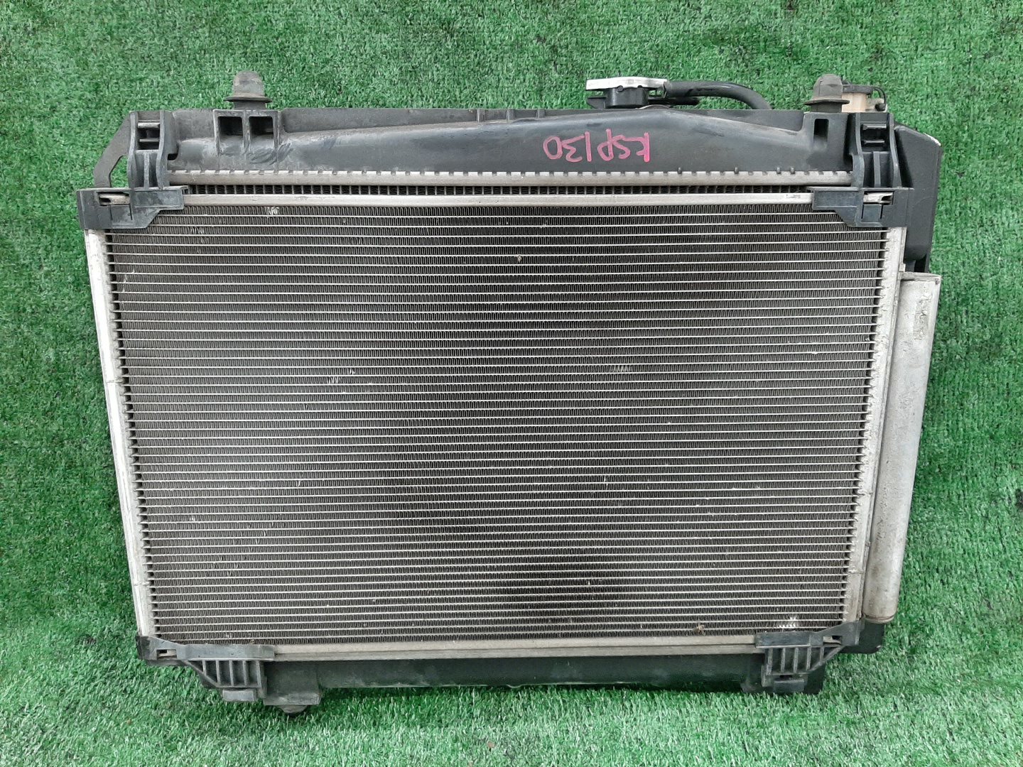 Радиатор основной TOYOTA VITZ KSP130 1KR-FE 4483 2 ракурс