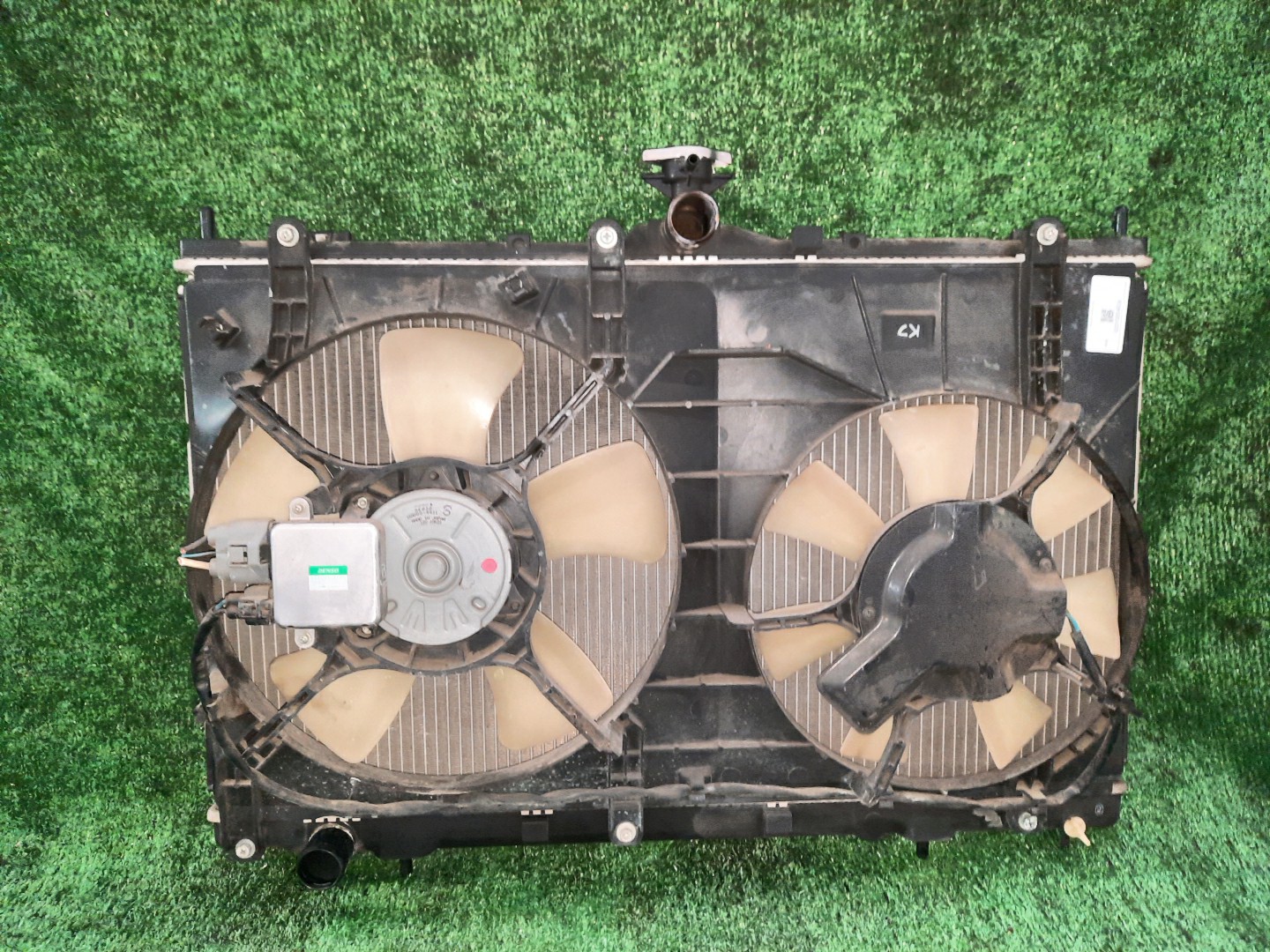 Радиатор основной MITSUBISHI GRANDIS NA4W 4G69 4509 1 ракурс