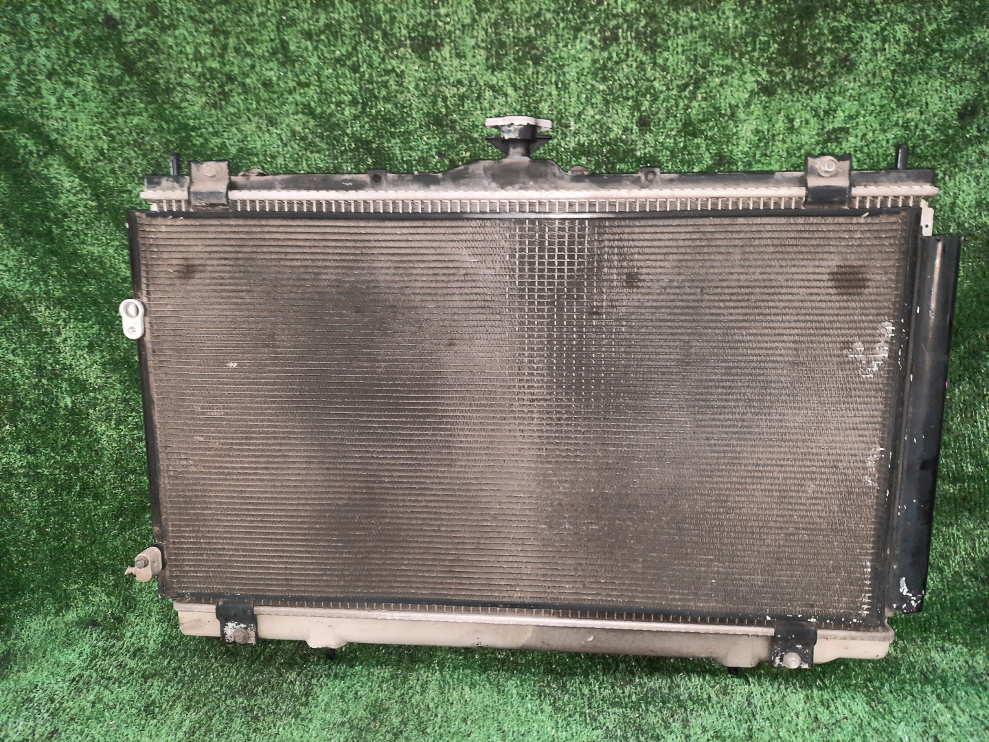 Радиатор основной MITSUBISHI GRANDIS NA4W 4G69 4509 2 ракурс