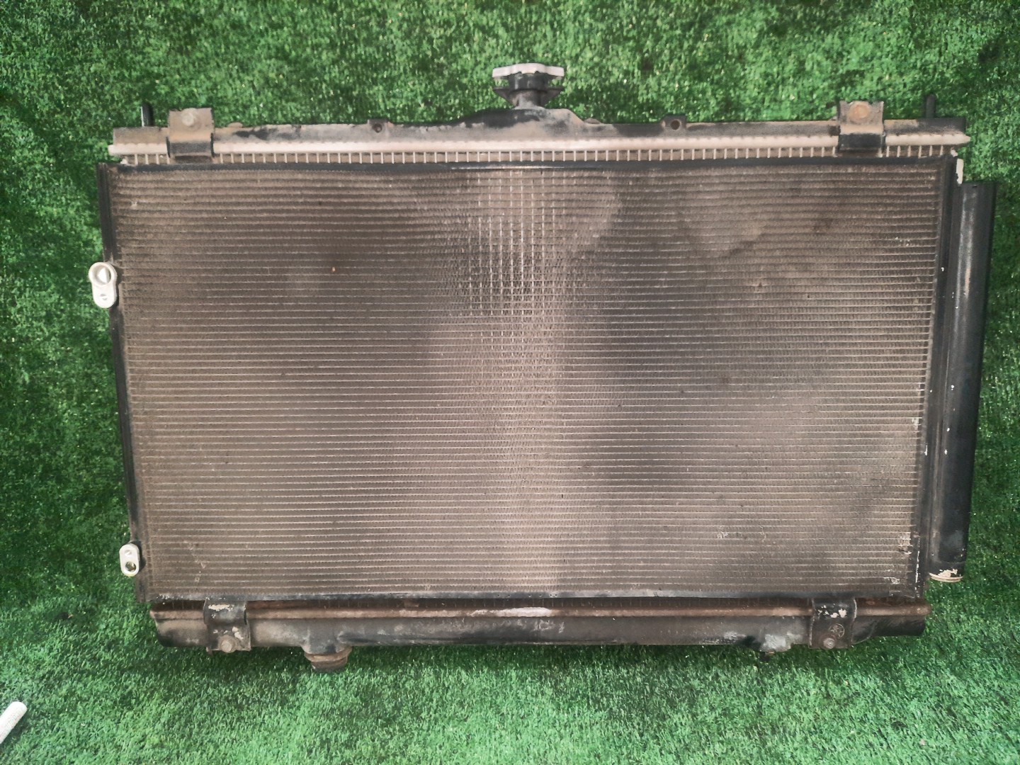 Радиатор основной MITSUBISHI GRANDIS NA4W 4G69 4518 2 ракурс