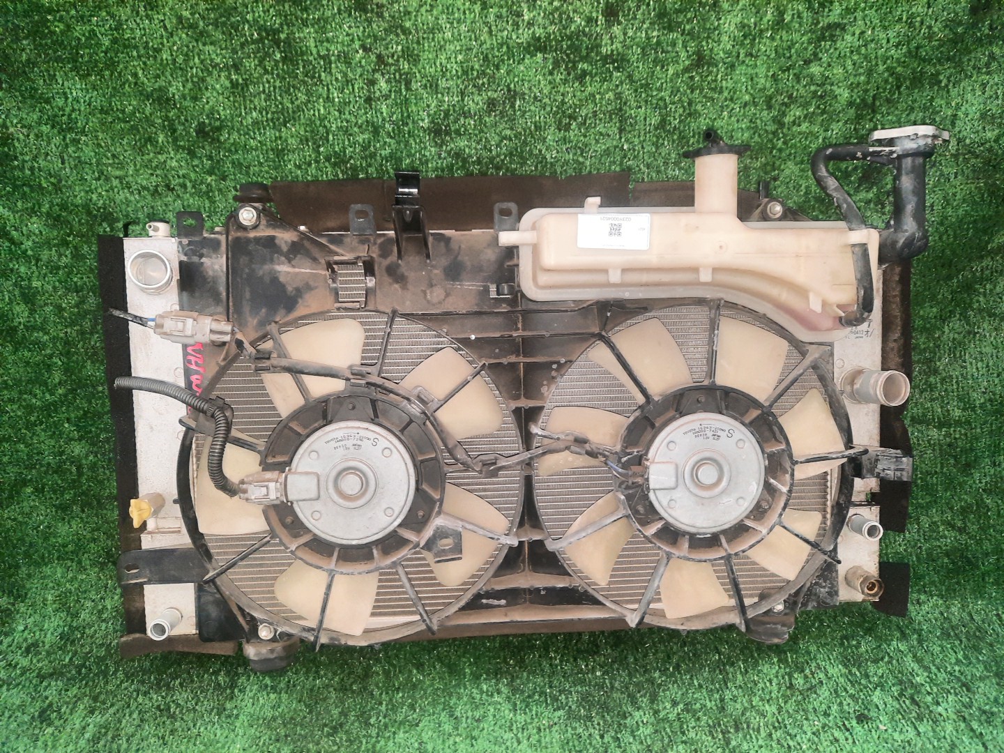 Радиатор основной TOYOTA PRIUS NHW20 1NZ-FXE 4521 1 ракурс
