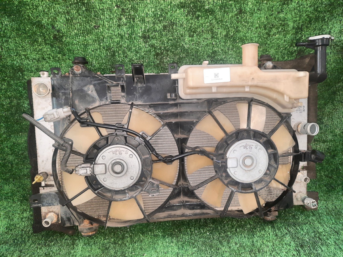 Радиатор основной TOYOTA PRIUS NHW20 1NZ-FXE 4528 1 ракурс