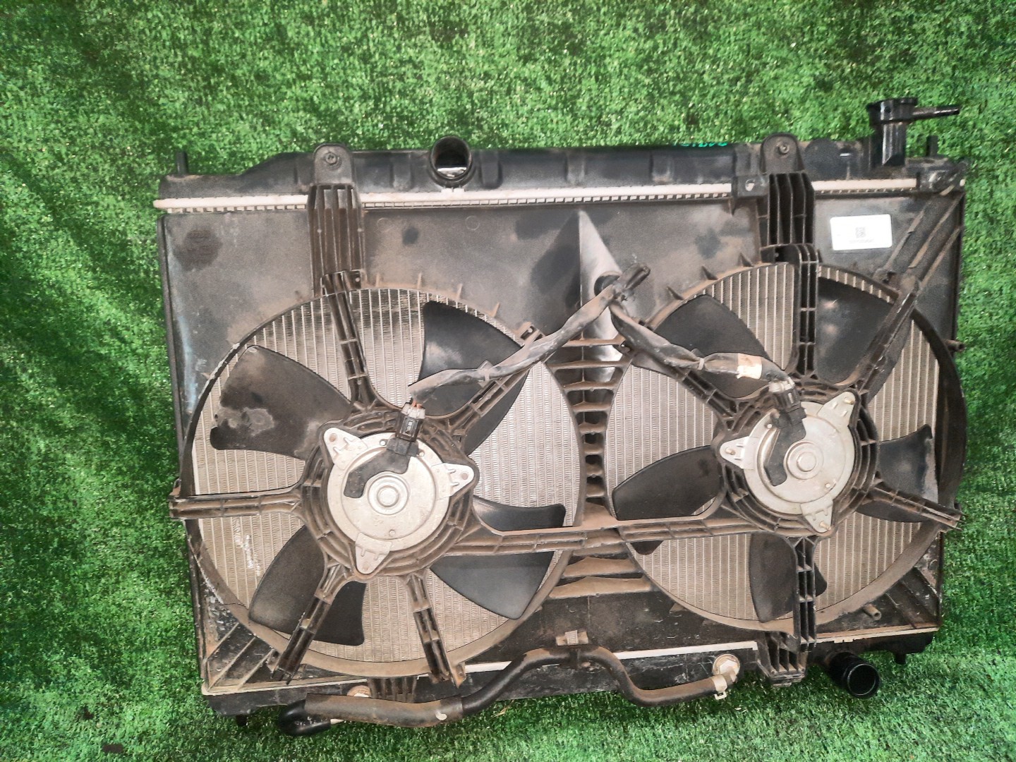 Радиатор основной NISSAN PRESAGE PU31, PNU31 VQ35DE 4547 1 ракурс