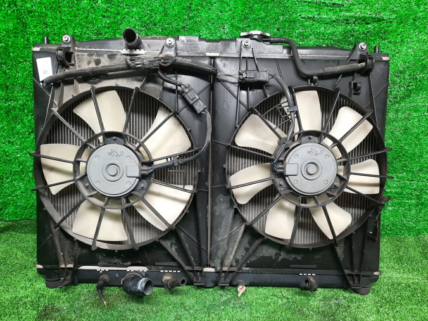 Радиатор основной HONDA ELYSION RR1 K24A 4590 1 ракурс