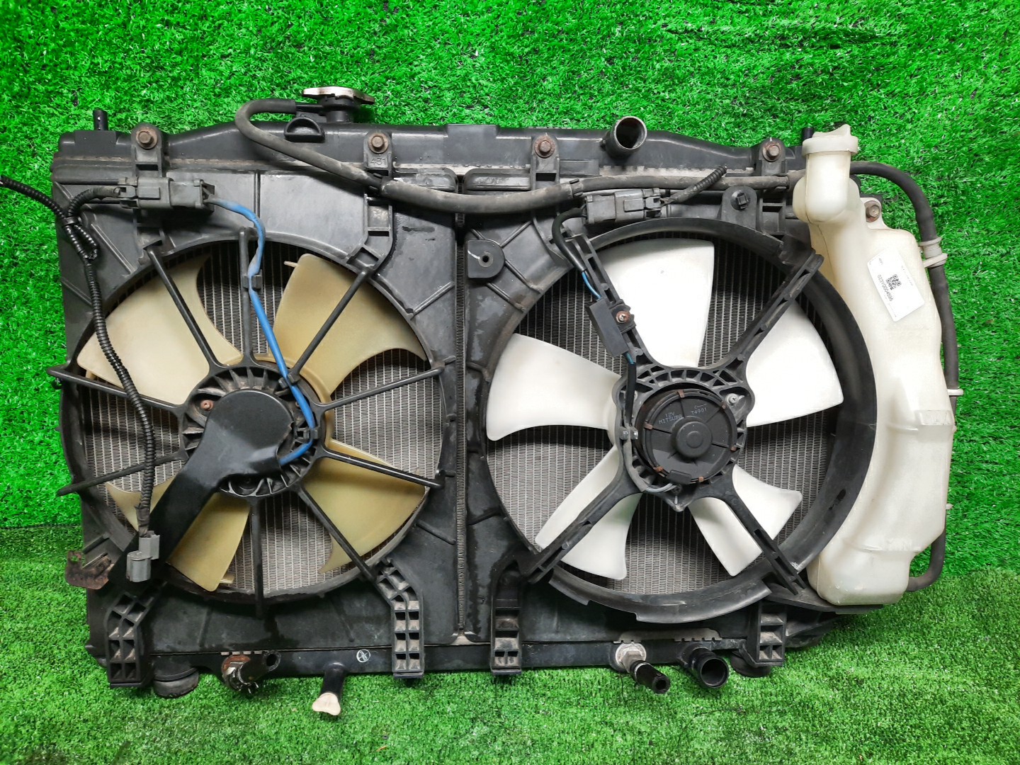 Радиатор основной HONDA EDIX BE2 D17A 4595 1 ракурс