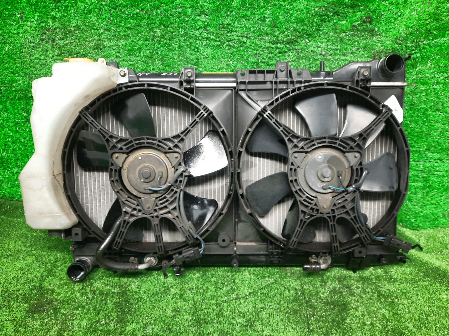 Радиатор основной SUBARU FORESTER SF5, SF9 EJ205 4770 1 ракурс