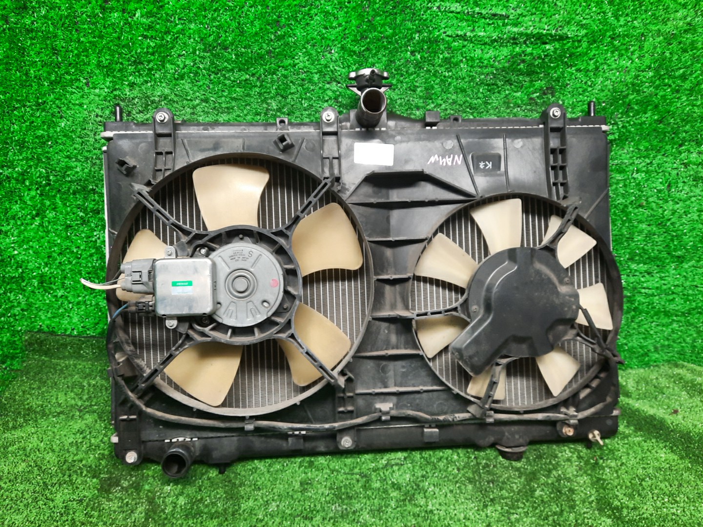 Радиатор основной MITSUBISHI GRANDIS NA4W 4G69 4781 1 ракурс