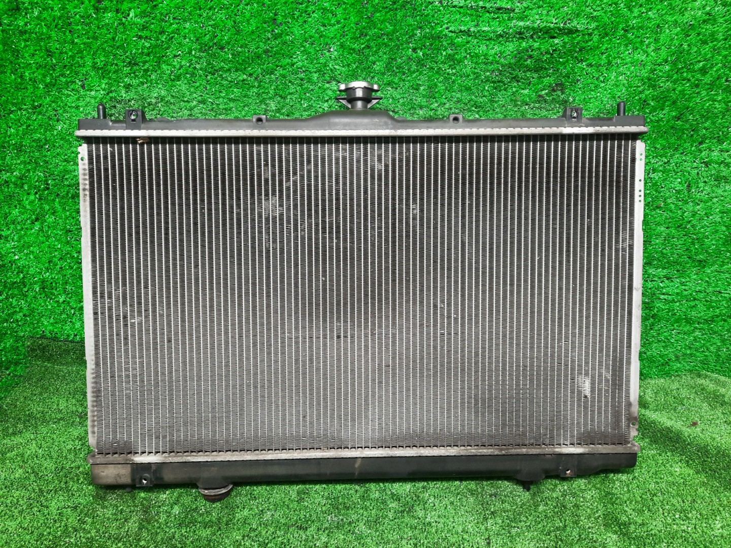 Радиатор основной MITSUBISHI GRANDIS NA4W 4G69 4781 2 ракурс