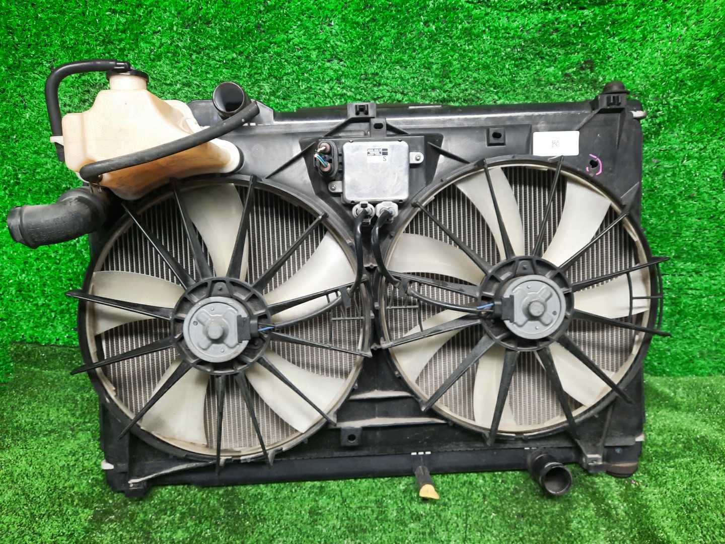 Радиатор основной TOYOTA CROWN GRS182, GRS180, GRS181, GRS183, GRS184 3GR-FSE 4790 1 ракурс