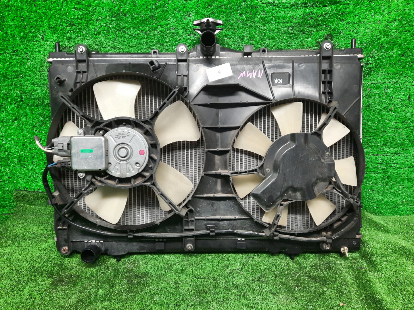 Радиатор основной MITSUBISHI GRANDIS NA4W 4G69 4796 1 ракурс