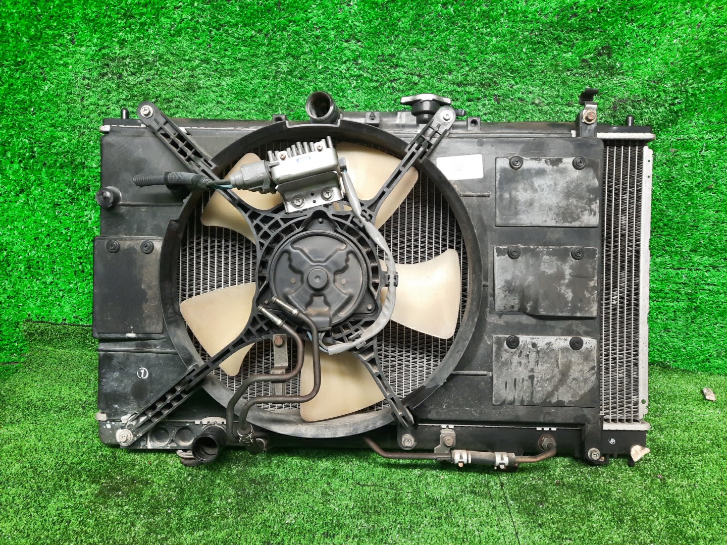 Радиатор основной MITSUBISHI GALANT EA1A, EA7A, EC1A, EC7A, EC3A, EC5A, EA3A 4G94 4799 1 ракурс