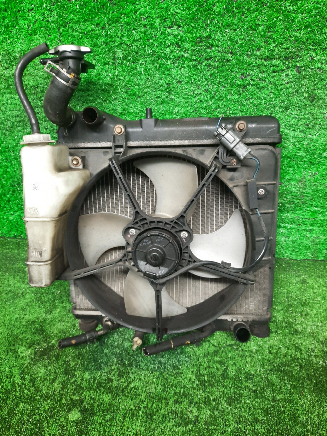 Радиатор основной HONDA FIT, JAZZ GD2, GD3, GD4, GD1 L15A 4813 1 ракурс Радиатор основной HONDA FIT, JAZZ GD2, GD3, GD4, GD1 L15A 4813 1 ракурс