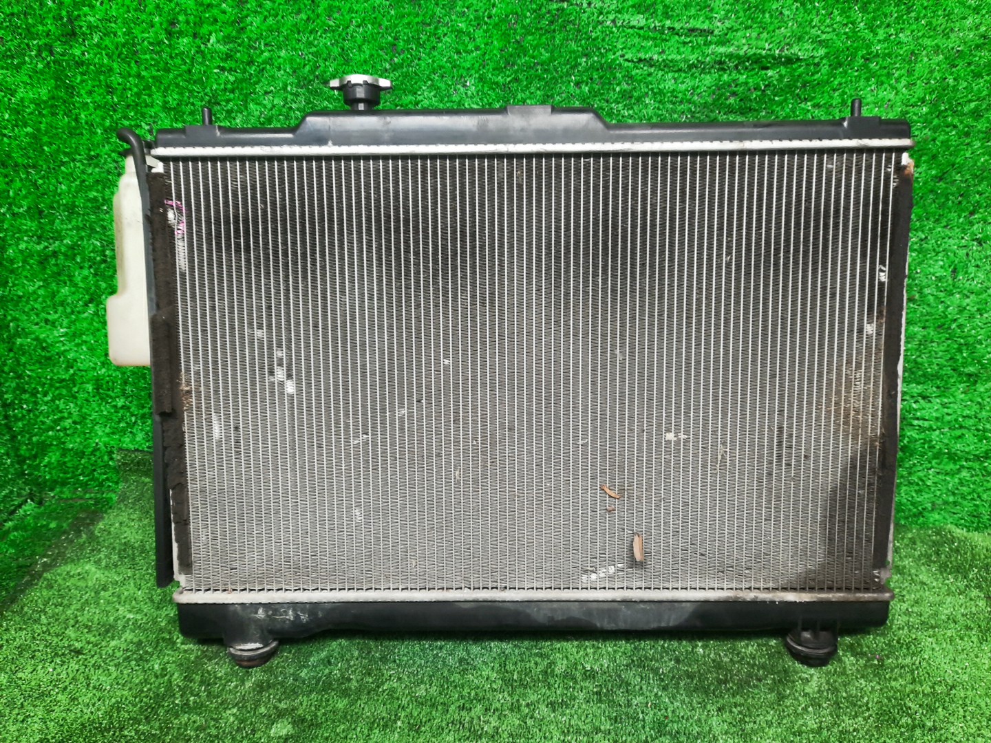 Радиатор основной TOYOTA ESTIMA ACR30W 2AZ-FE 4821 3 ракурс
