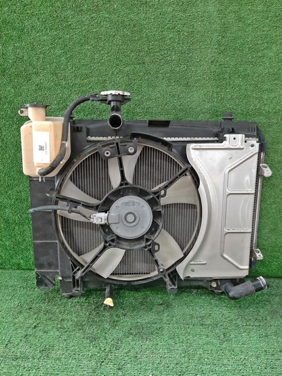 Радиатор основной TOYOTA VITZ NSP130 1NR-FE 4837 1 ракурс