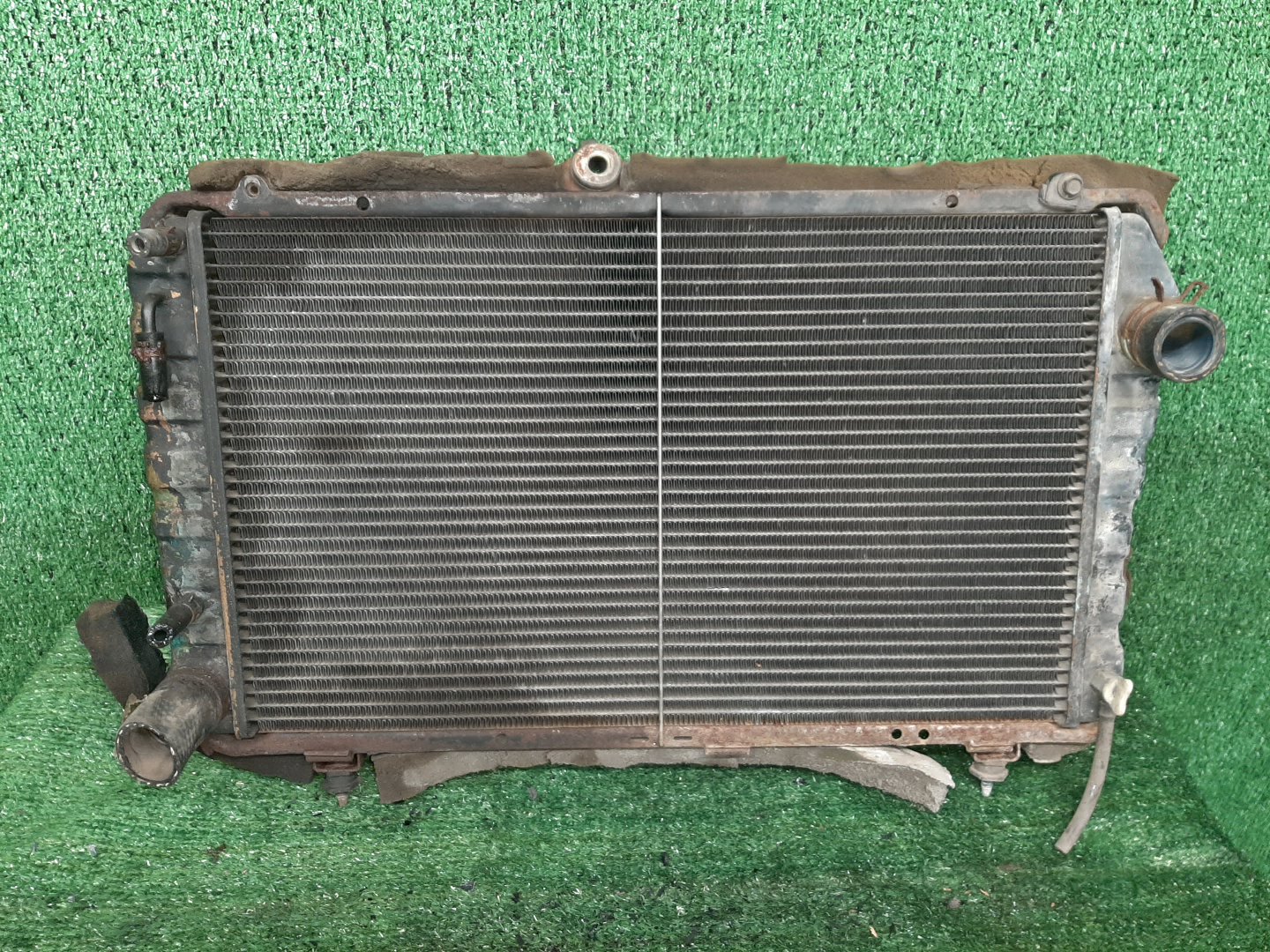 Радиатор основной TOYOTA LITE ACE YR30G 3Y 4930 1 ракурс Радиатор основной TOYOTA LITE ACE YR30G 3Y 4930 1 ракурс