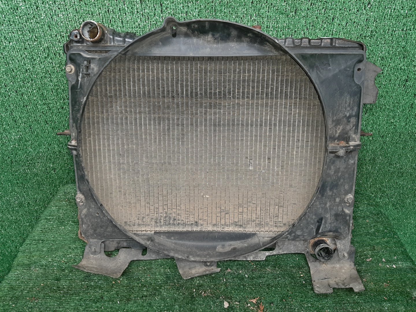 Радиатор основной MAZDA BONGO SE28T R2 4943 1 ракурс Радиатор основной MAZDA BONGO SE28T R2 4943 1 ракурс