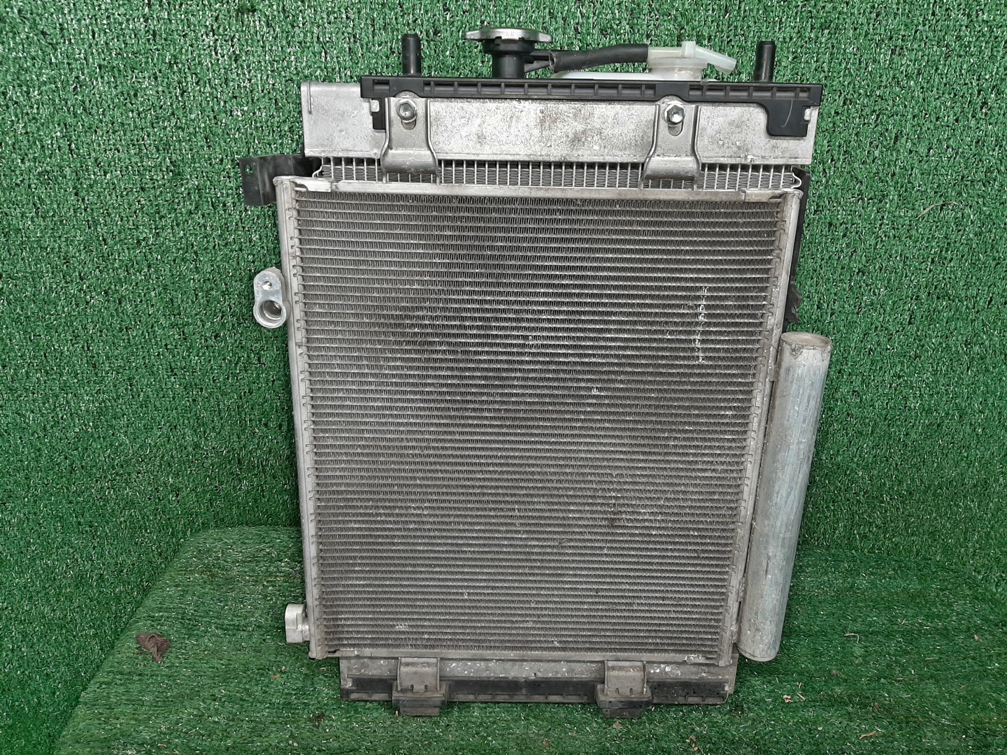 Радиатор основной DAIHATSU TANTO LA600S KF 4949 2 ракурс