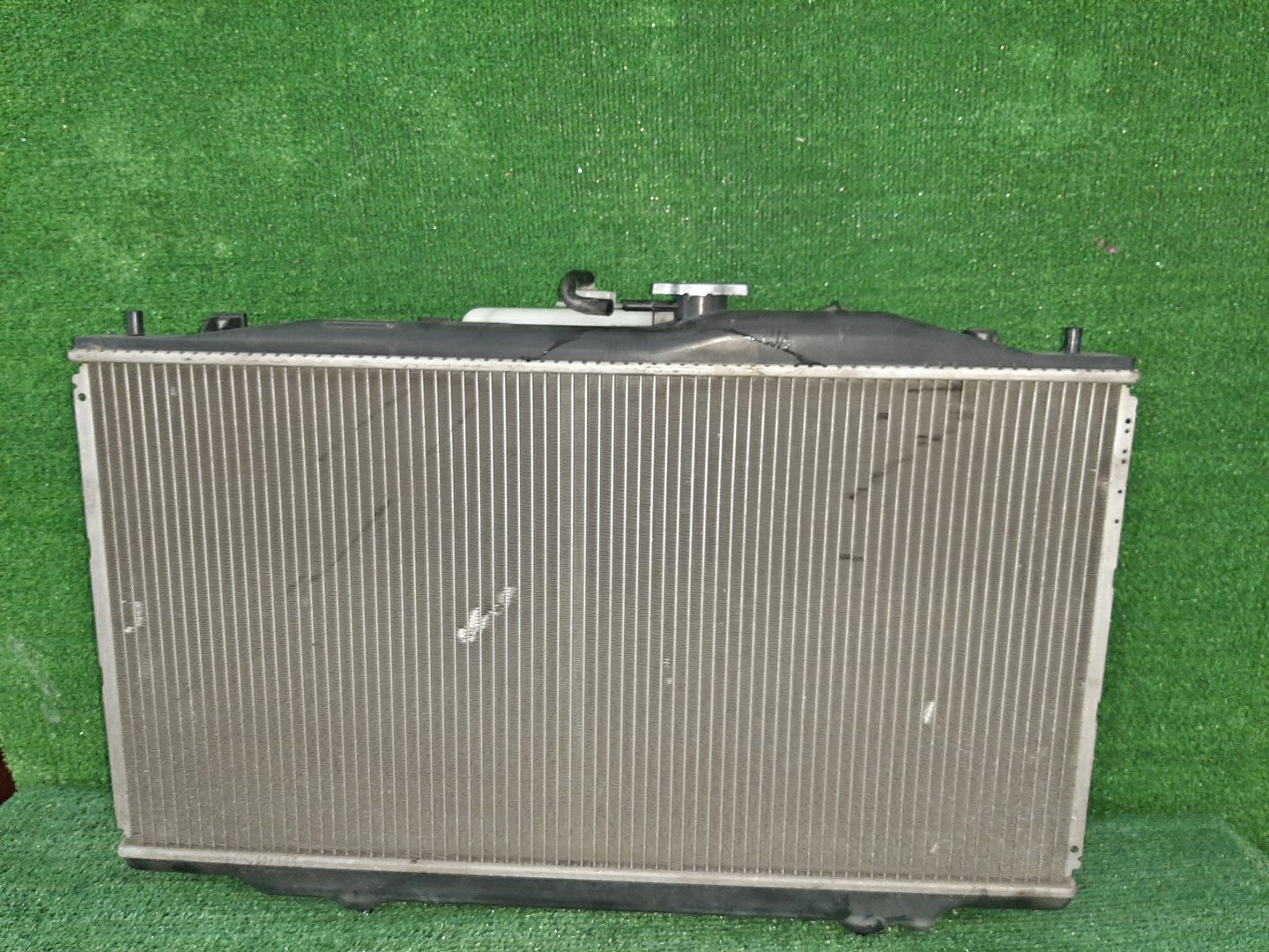 Радиатор основной HONDA INSPIRE UC1 J30A 4968 2 ракурс