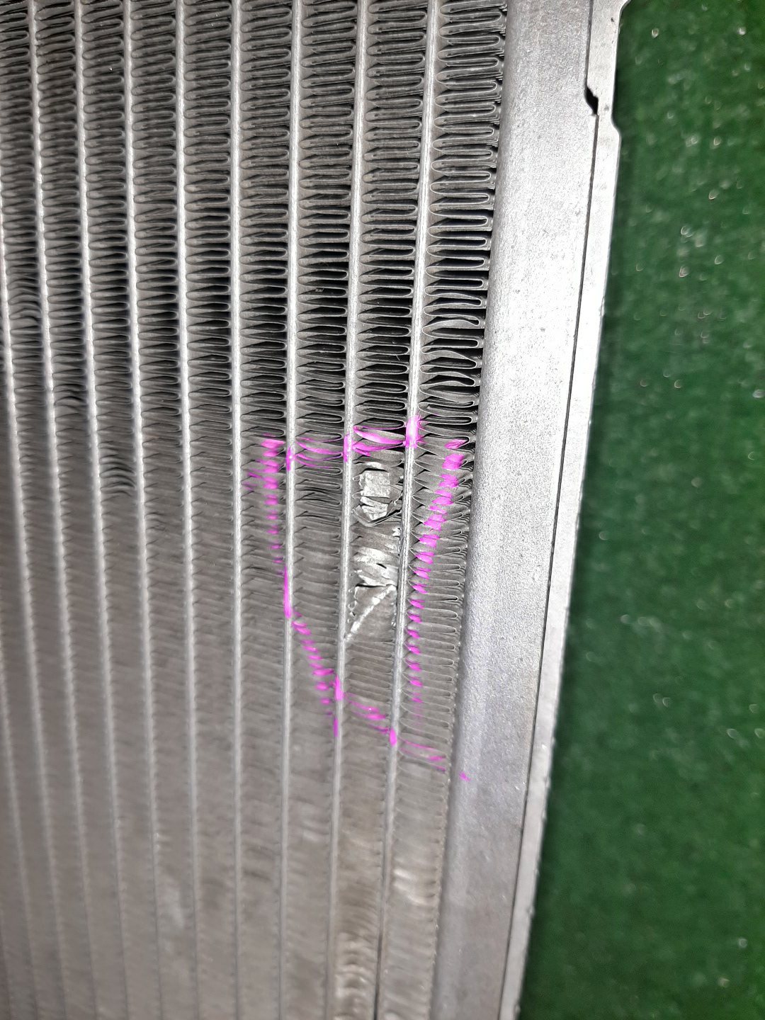 Радиатор основной MITSUBISHI GRANDIS NA4W 4G69 5010 3 ракурс