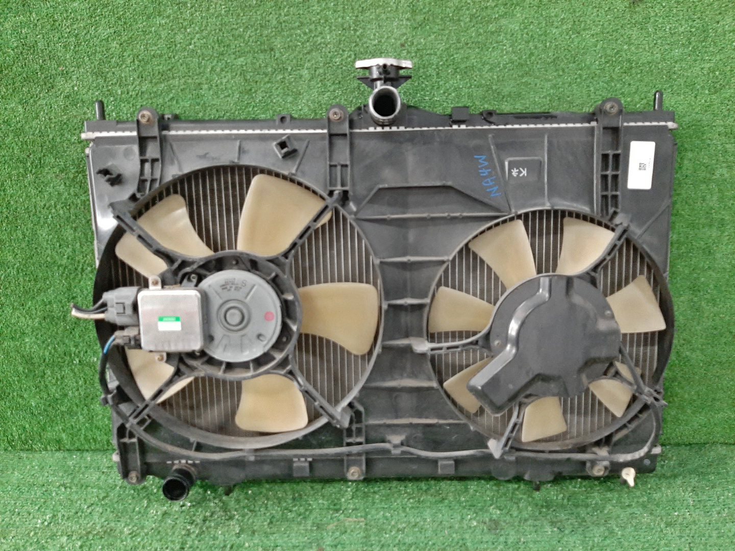 Радиатор основной MITSUBISHI GRANDIS NA4W 4G69 5043 1 ракурс