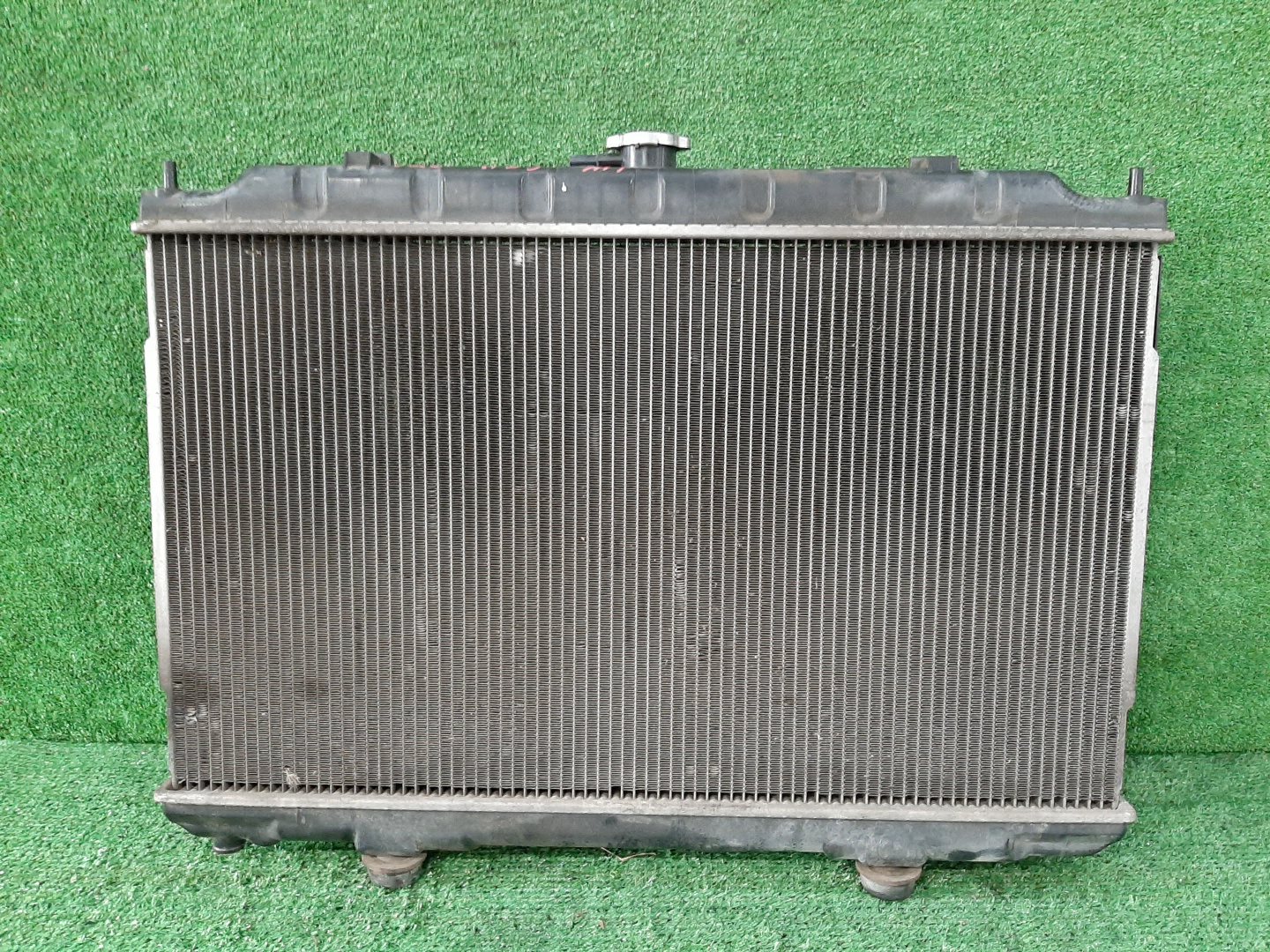 Радиатор основной NISSAN CEFIRO A33 VQ20DE 5067 2 ракурс