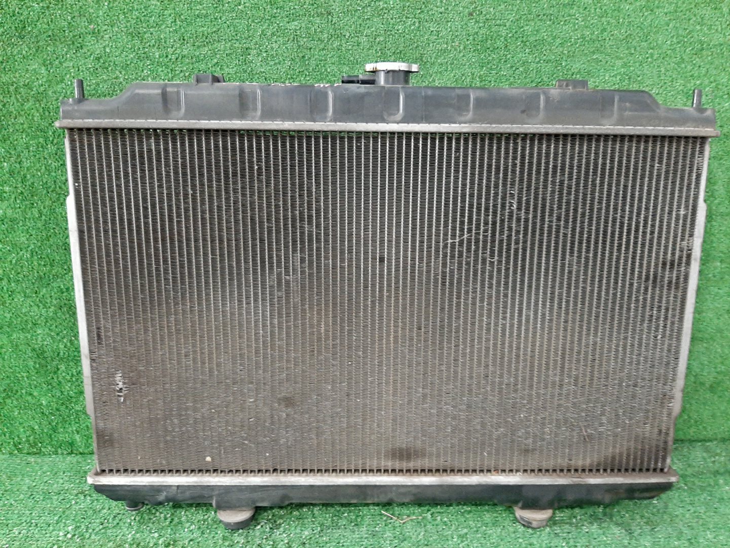 Радиатор основной NISSAN CEFIRO A33 VQ20DE 5070 2 ракурс