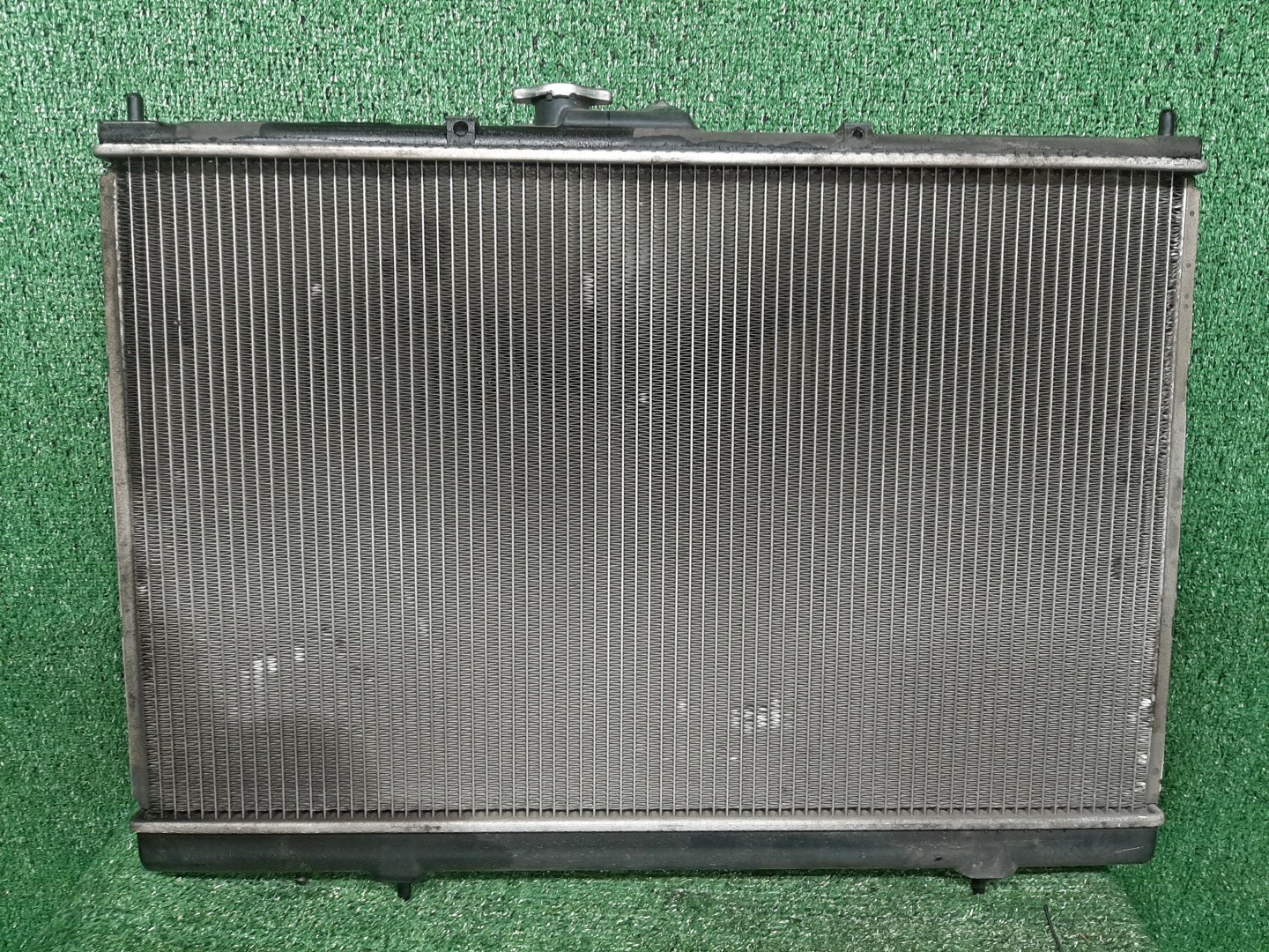 Радиатор основной MITSUBISHI CHARIOT GRANDIS, CHARIOT N84W, N94W, N96W, N86W 4G64 5115 2 ракурс