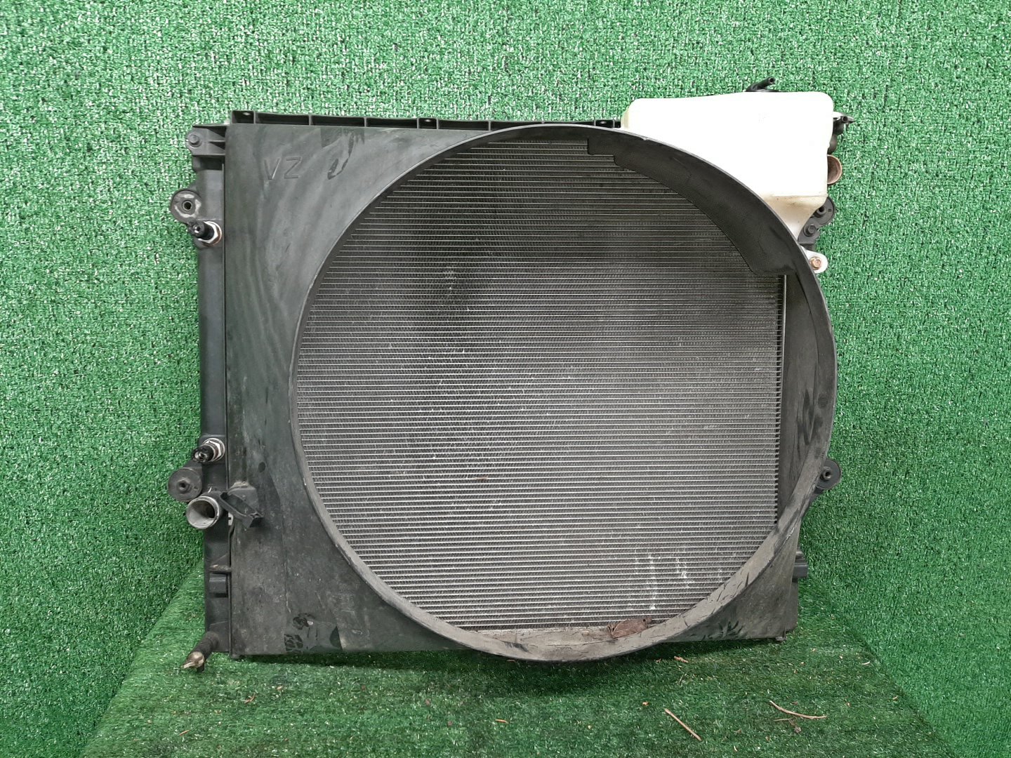 Радиатор основной TOYOTA HILUX SURF, LAND CRUISER PRADO RZN215W, TRN215W, VZJ120, TRJ120, RZJ120, VZJ121, GRJ120 5VZ-FE 5125 1 ракурс