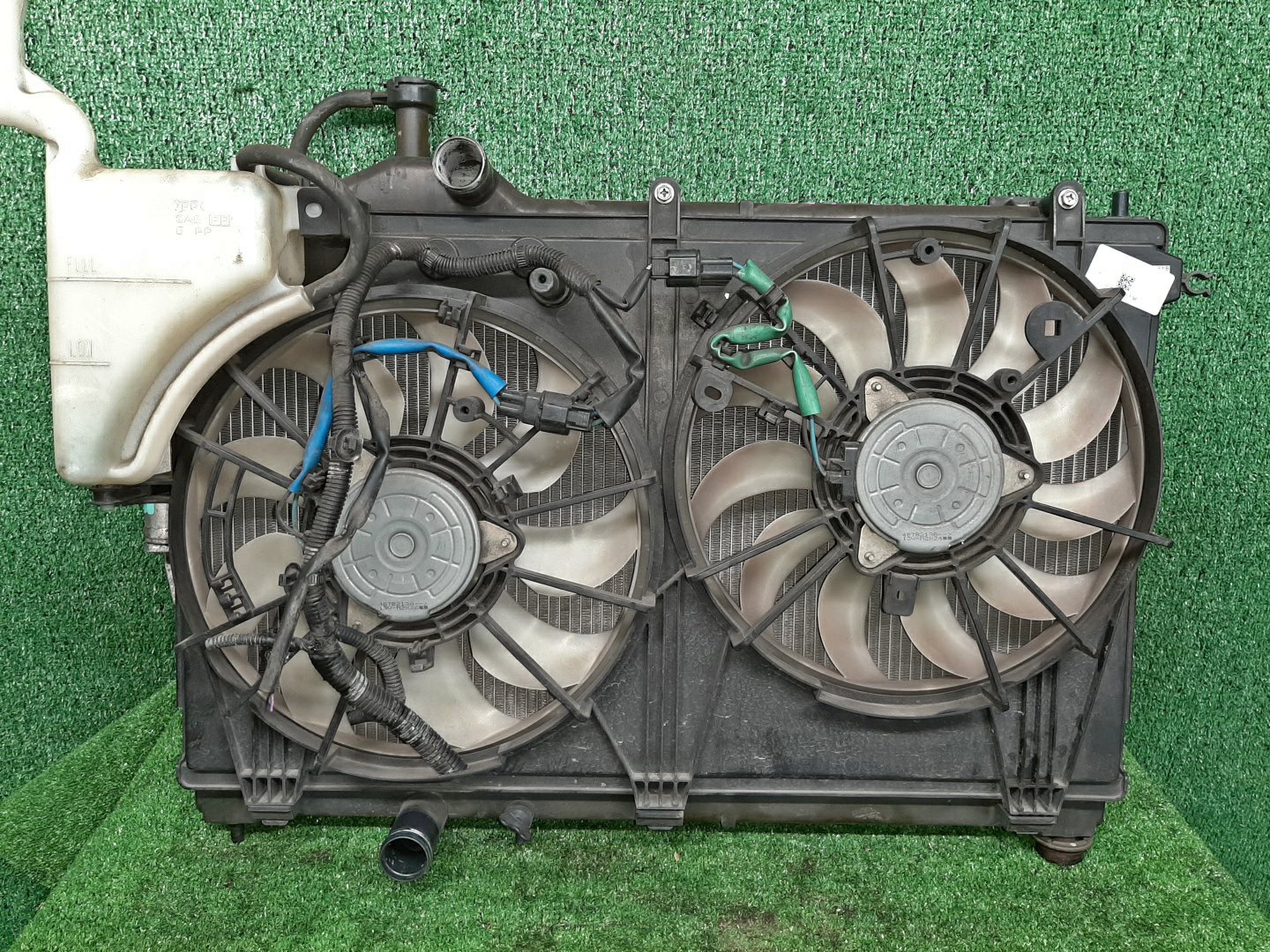 Радиатор основной MITSUBISHI OUTLANDER GF7W 4J11 5136 1 ракурс