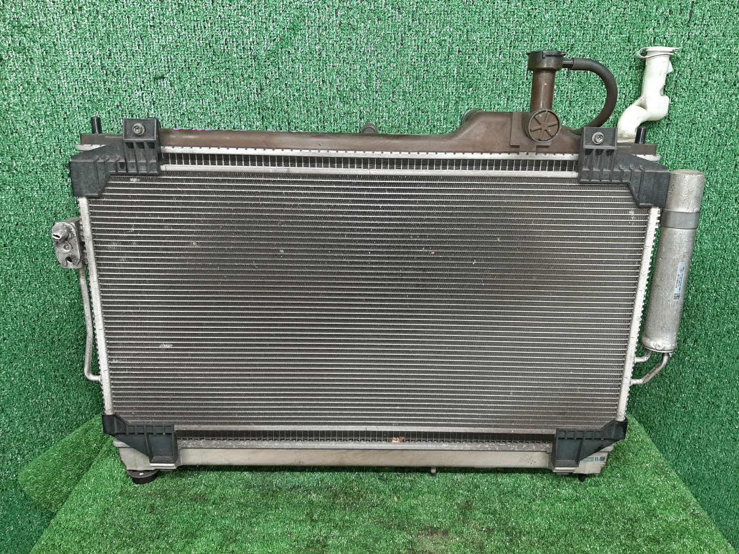 Радиатор основной MITSUBISHI OUTLANDER GF7W 4J11 5136 2 ракурс