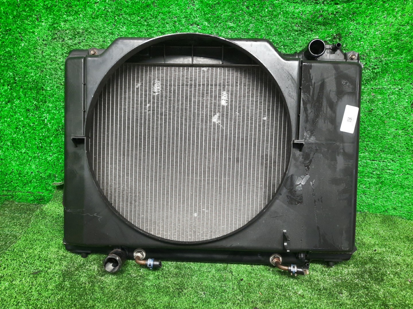Радиатор основной TOYOTA ESTIMA LUCIDA CXR10G 3C-T 5272 1 ракурс Радиатор основной TOYOTA ESTIMA LUCIDA CXR10G 3C-T 5272 1 ракурс