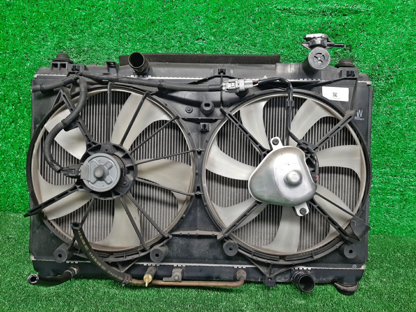 Радиатор основной TOYOTA CAMRY ACV40 2AZ-FE 5293 1 ракурс Радиатор основной TOYOTA CAMRY ACV40 2AZ-FE 5293 1 ракурс