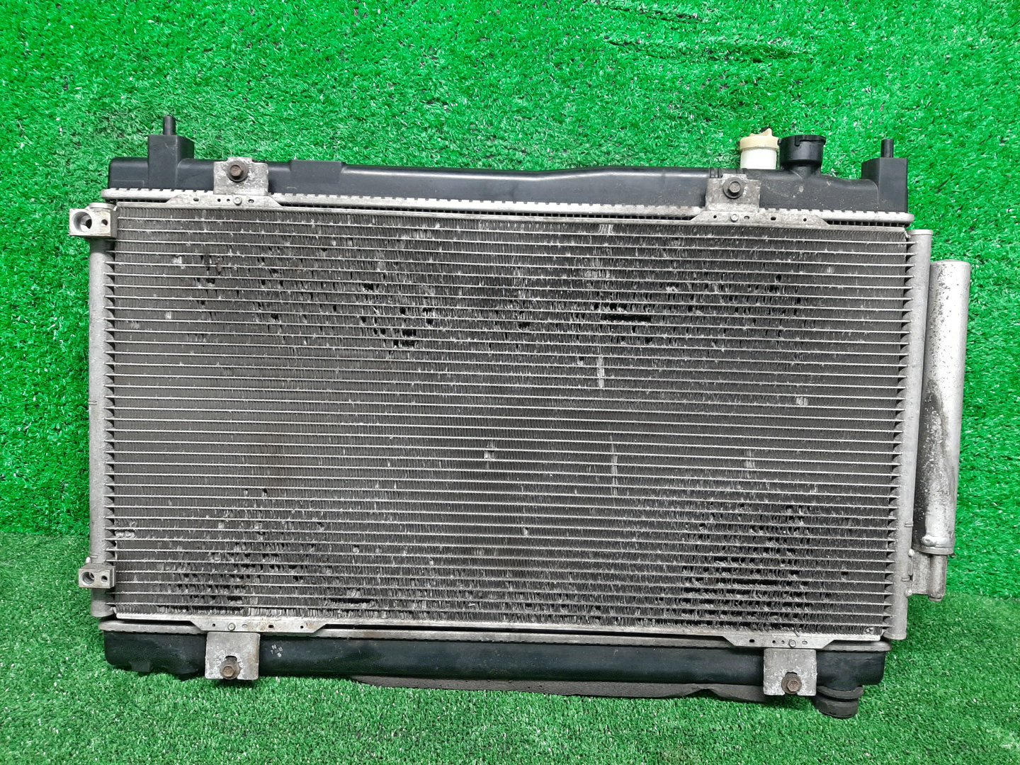 Радиатор основной HONDA FIT, SHUTTLE GP6, GP5, GP7, GP8 LEB 5296 2 ракурс
