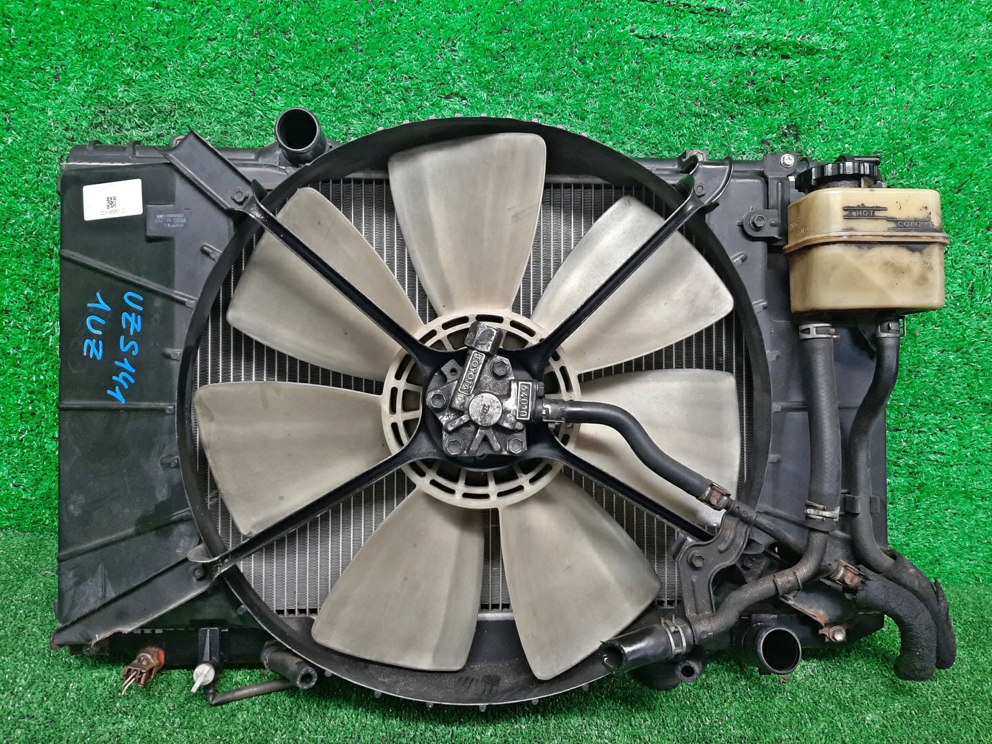 Радиатор основной  TOYOTA CROWN MAJESTA UZS141 1UZ-FE ,5312 1 ракурс
